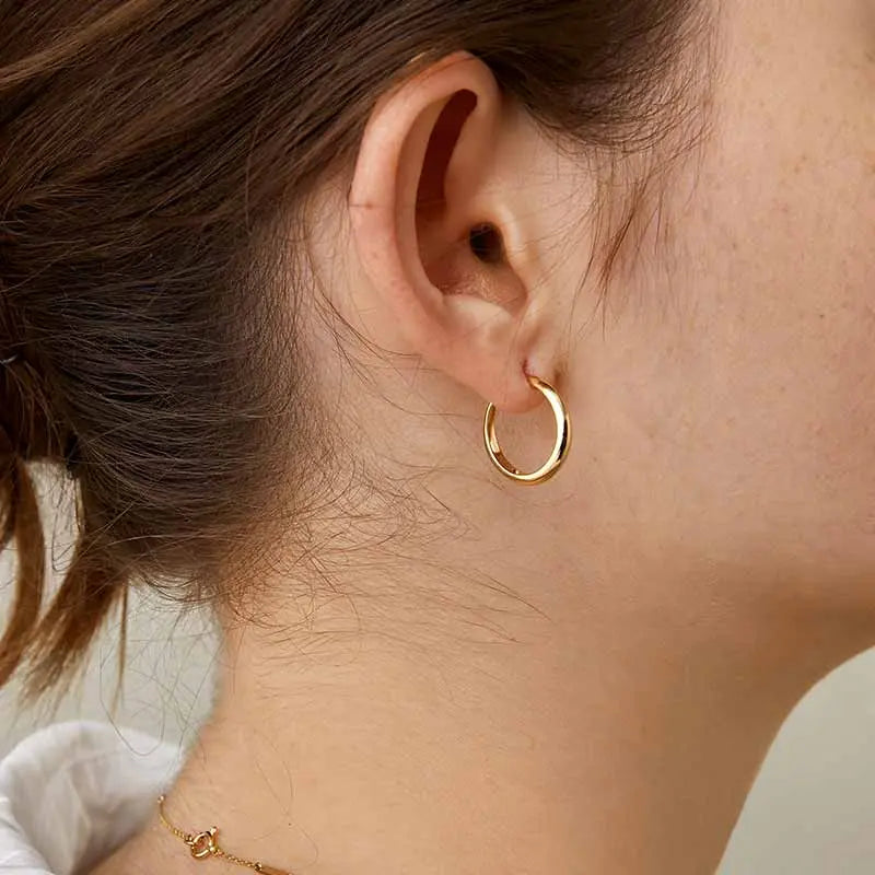 PERFECTION COLLECTION 18K Gold Trendy Subtle Circle Design Simple Style Earrings
