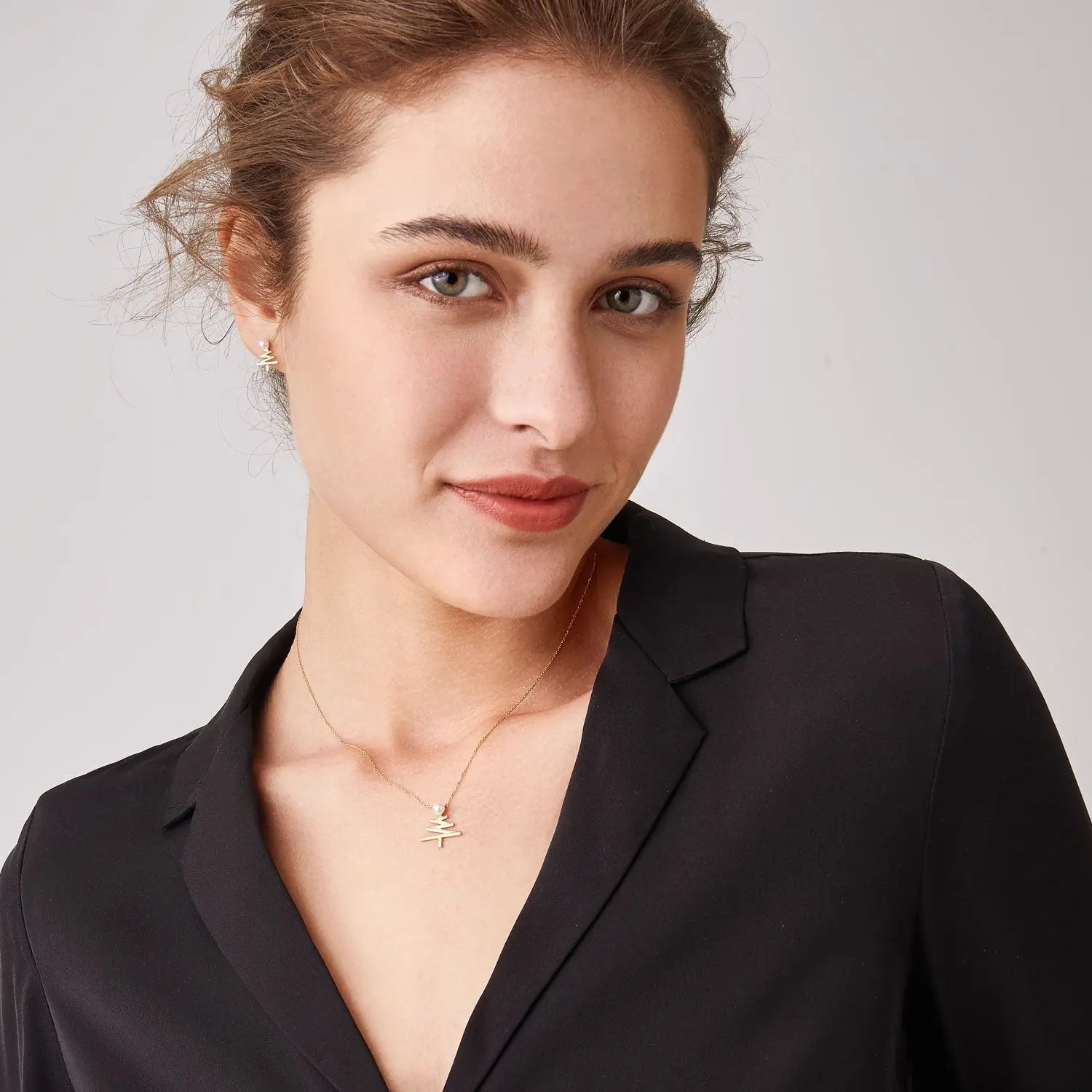 PEARLY CHRISTMAS LIMITED COLLECTION AKOYA PEARL 18K YELLOW GOLD CHRISTMAS TREE NECKLACE - HELAS Jewelry