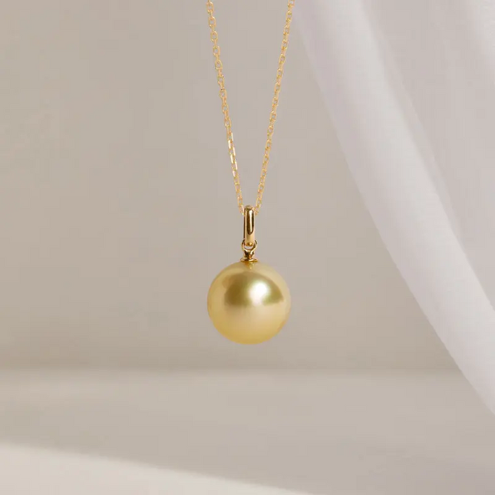 Saltwater Pearl 18K Gold Classic Buckle Pendant Necklace