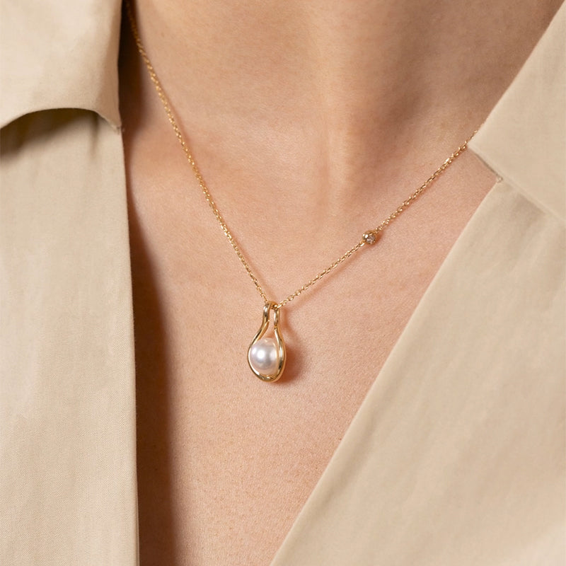 Akoya Pearl 18K Gold Teardrop Pendant Necklace