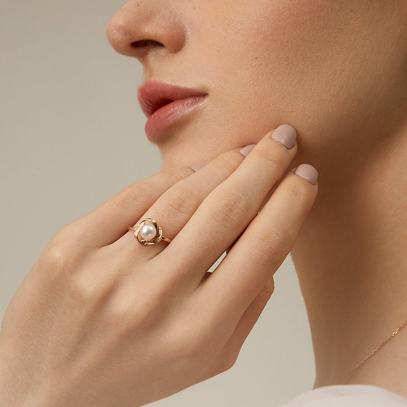 Akoya Pearl 18k Gold Camellia Design Ring