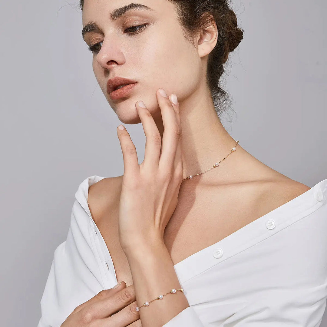 FINE LINE COLLECTION Akoya Saltwater Pearls 18k Yellow Gold Baby'S Breath Herringbone Chain Bracelet - HELAS Jewelry