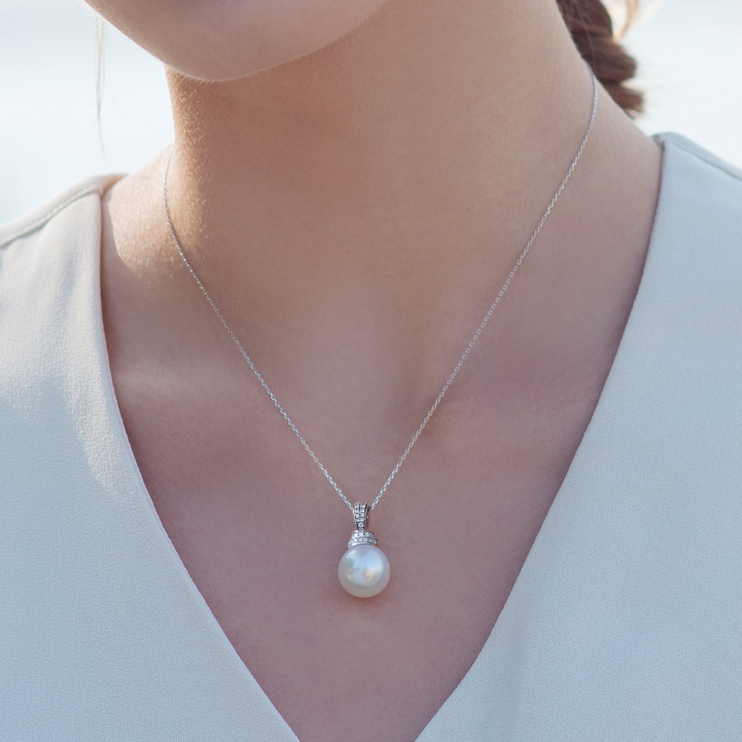 Teardrop-shaped South Sea Pearl 18K Gold Diamonds Haute Jewelry Elegant Necklace