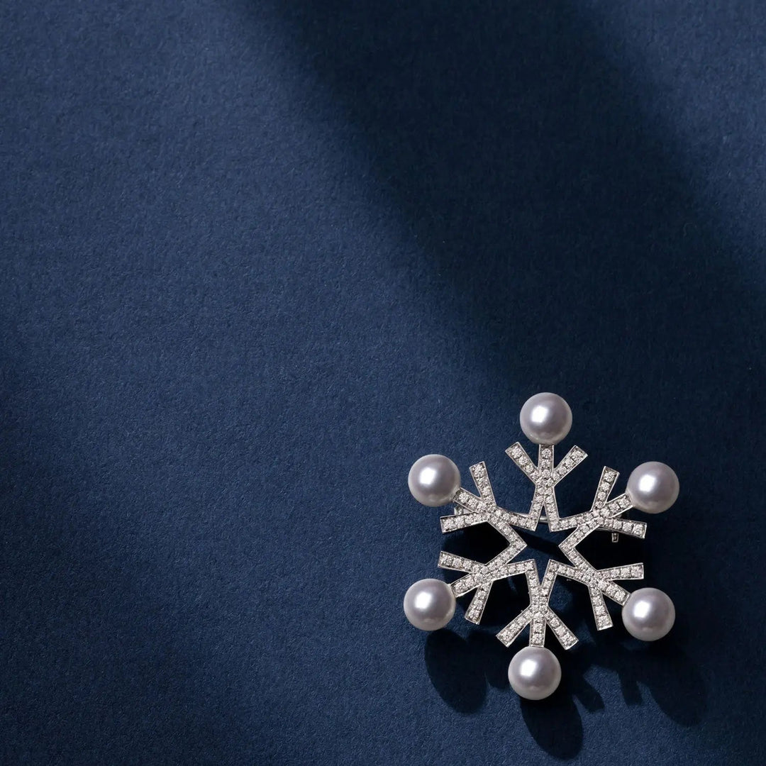 PEARLY CHRISTMAS LIMITED COLLECTION AKOYA PEARL 18K GOLD CHRISTMAS TREE BROOCH - HELAS Jewelry