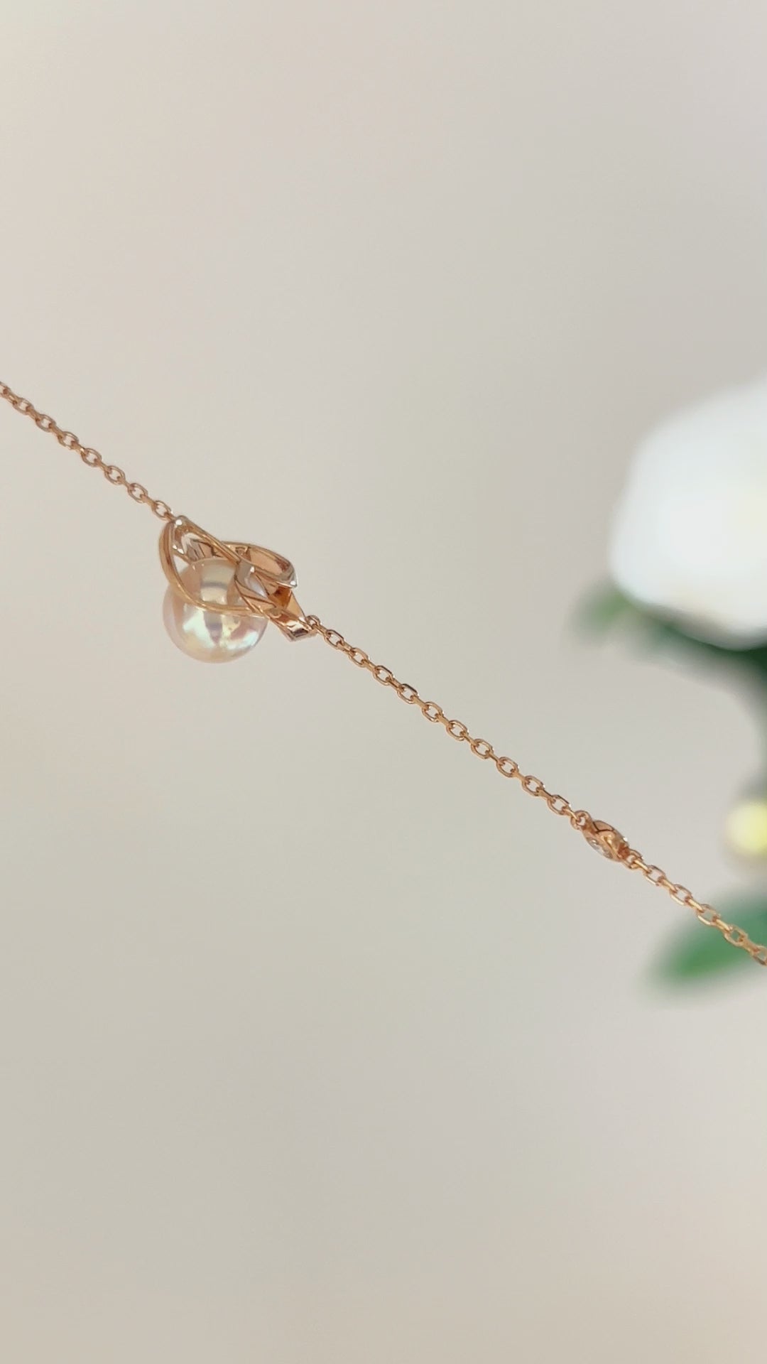 Akoya Pearl 18k Gold Camellia Design Diamonds Bracelet