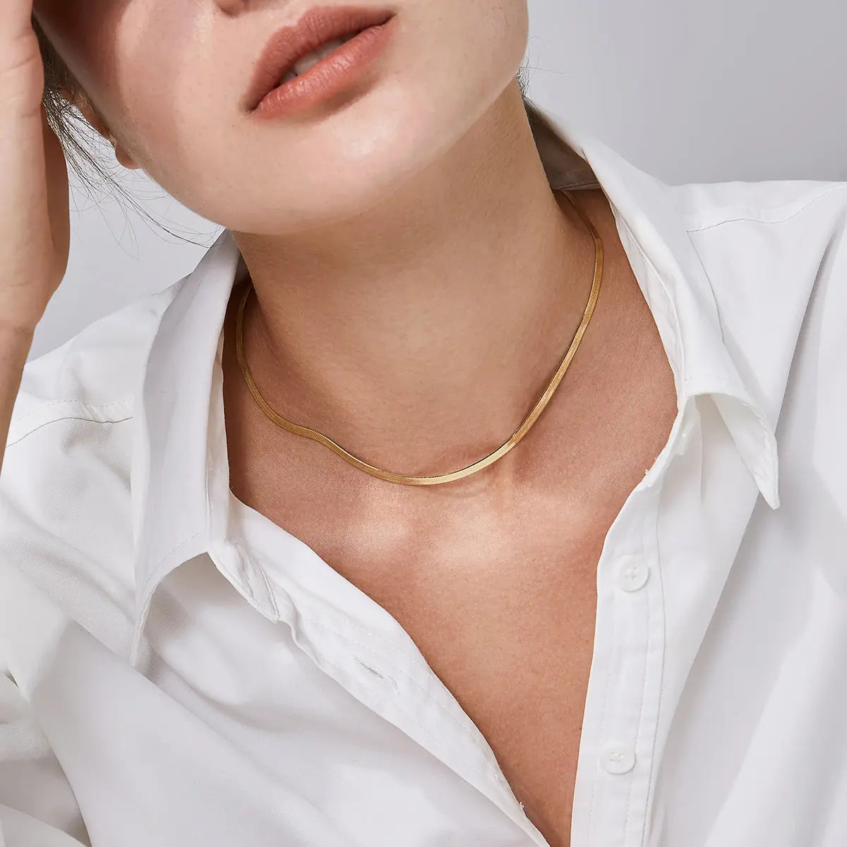 Solid 18K Gold Herringbone Chain Necklace – Vivi & Ann