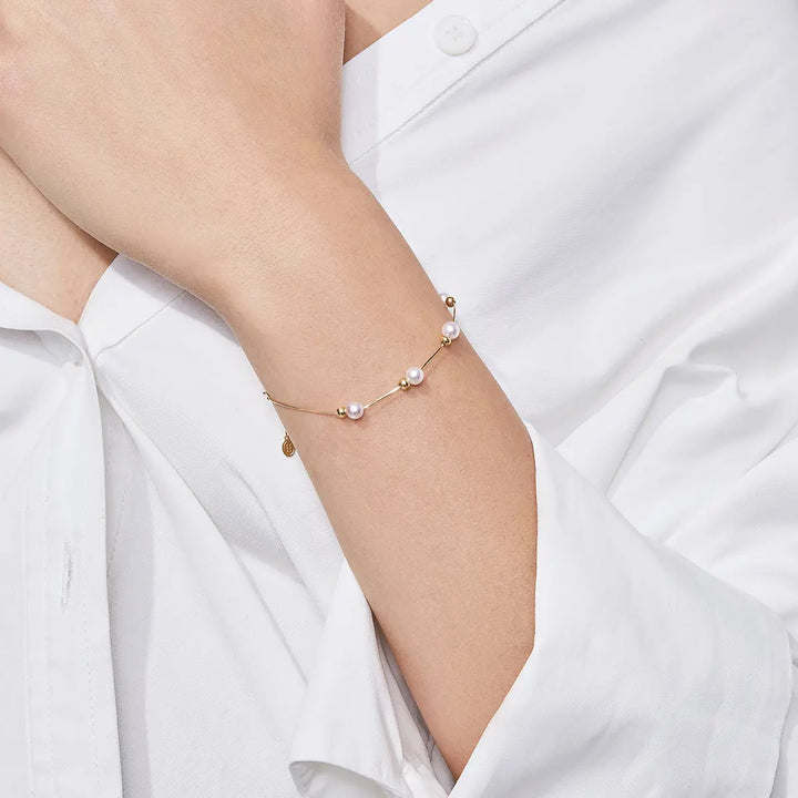 FINE LINE COLLECTION Akoya Saltwater Pearls 18k Yellow Gold Baby'S Breath Herringbone Chain Bracelet - HELAS Jewelry