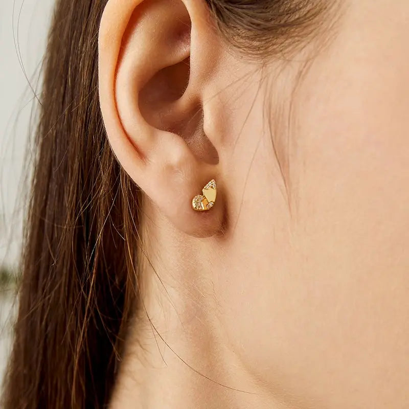 MONET GARDEN COLLECTION 18K Gold Butterfly Diamonds Ear Studs