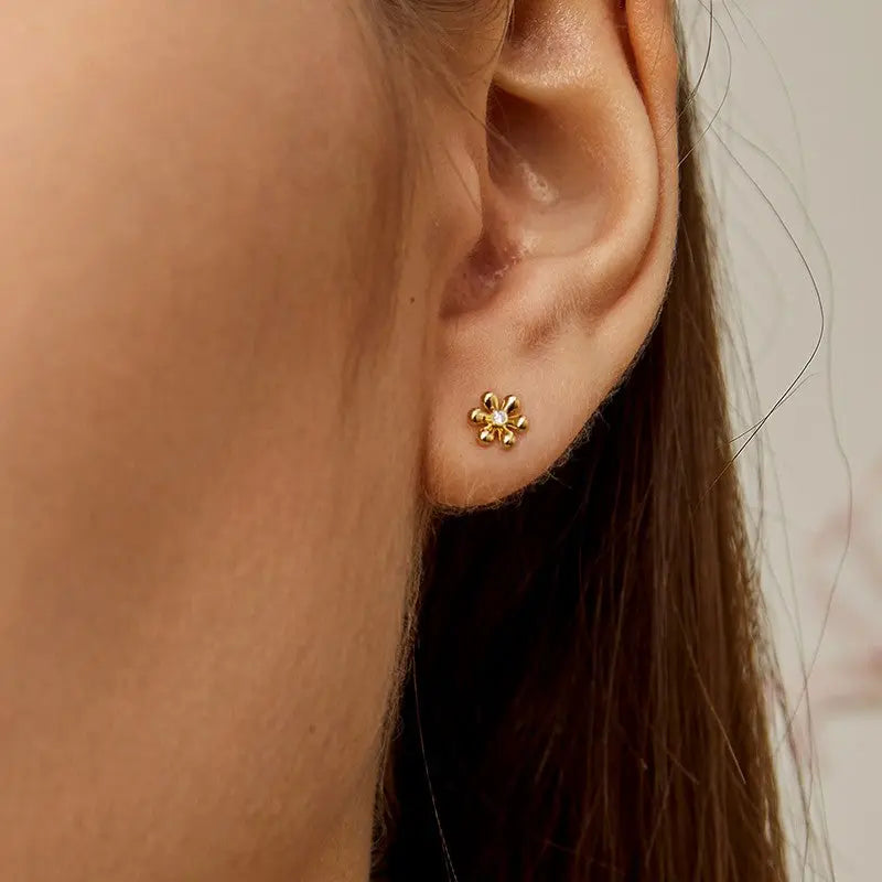 MONET GARDEN COLLECTION 18K Gold Flower Diamonds Ear Studs