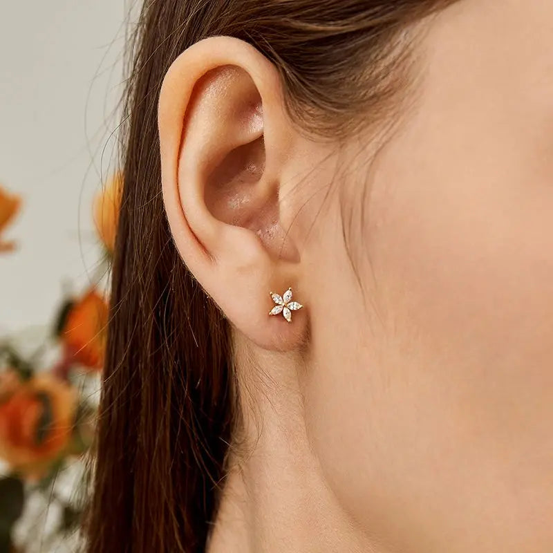MONET GARDEN COLLECTION 18K Gold Mini Summer Flower Diamonds Ear Studs