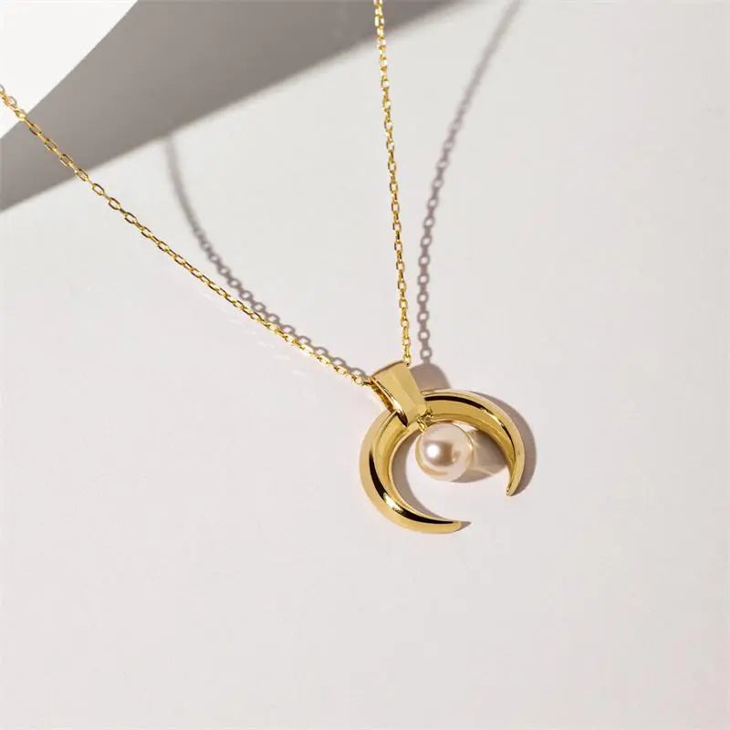 MOON OUTLINE COLLECTION Akoya Pearl 18K Gold Special Design Highlight Necklace